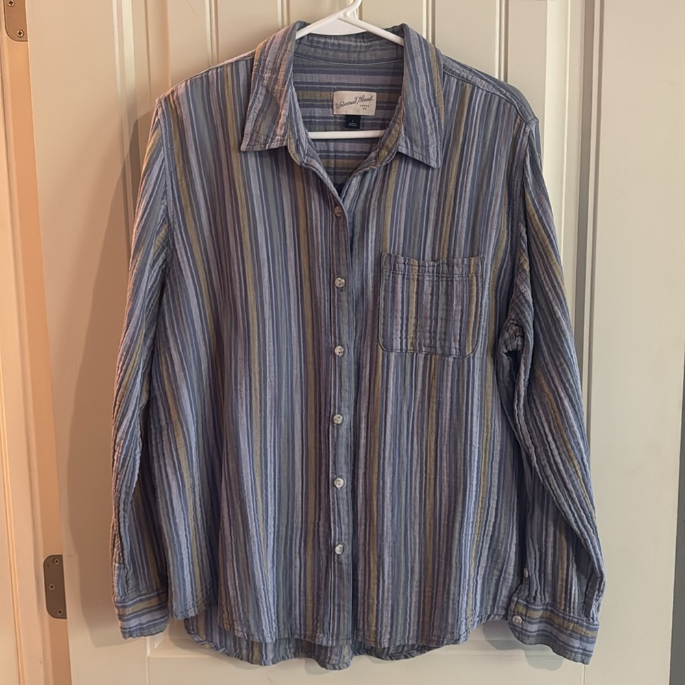 Universal Thread Button Down